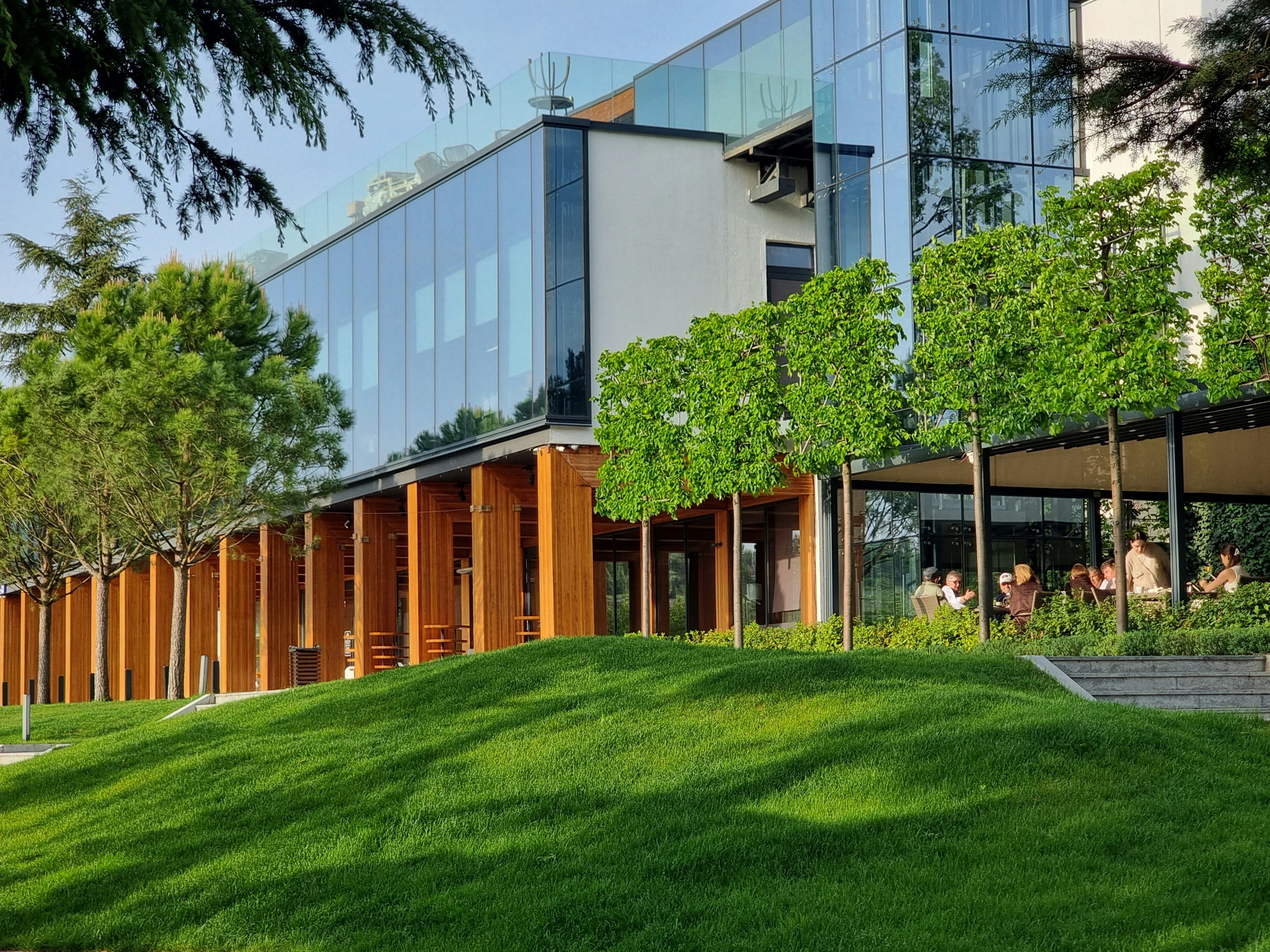 Redefining Smart Hospitals: Health Innovation through Architecture